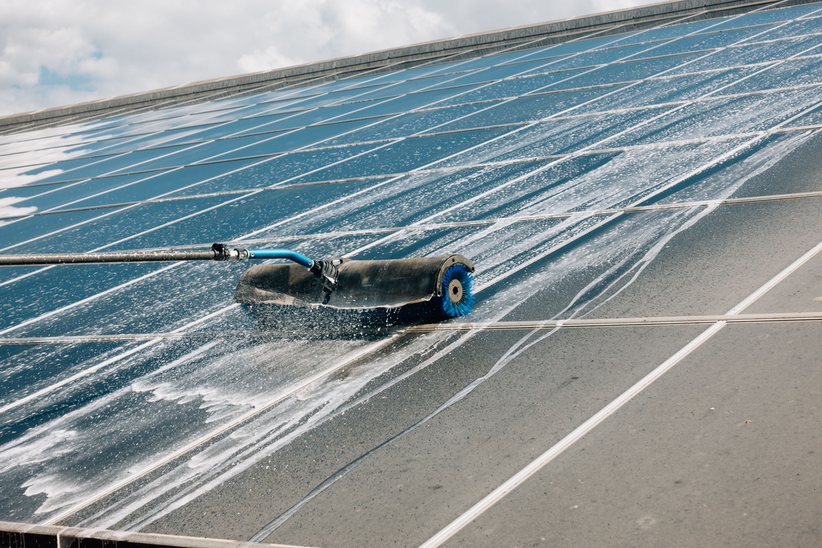 why cleaning solar panels with deionized water is best